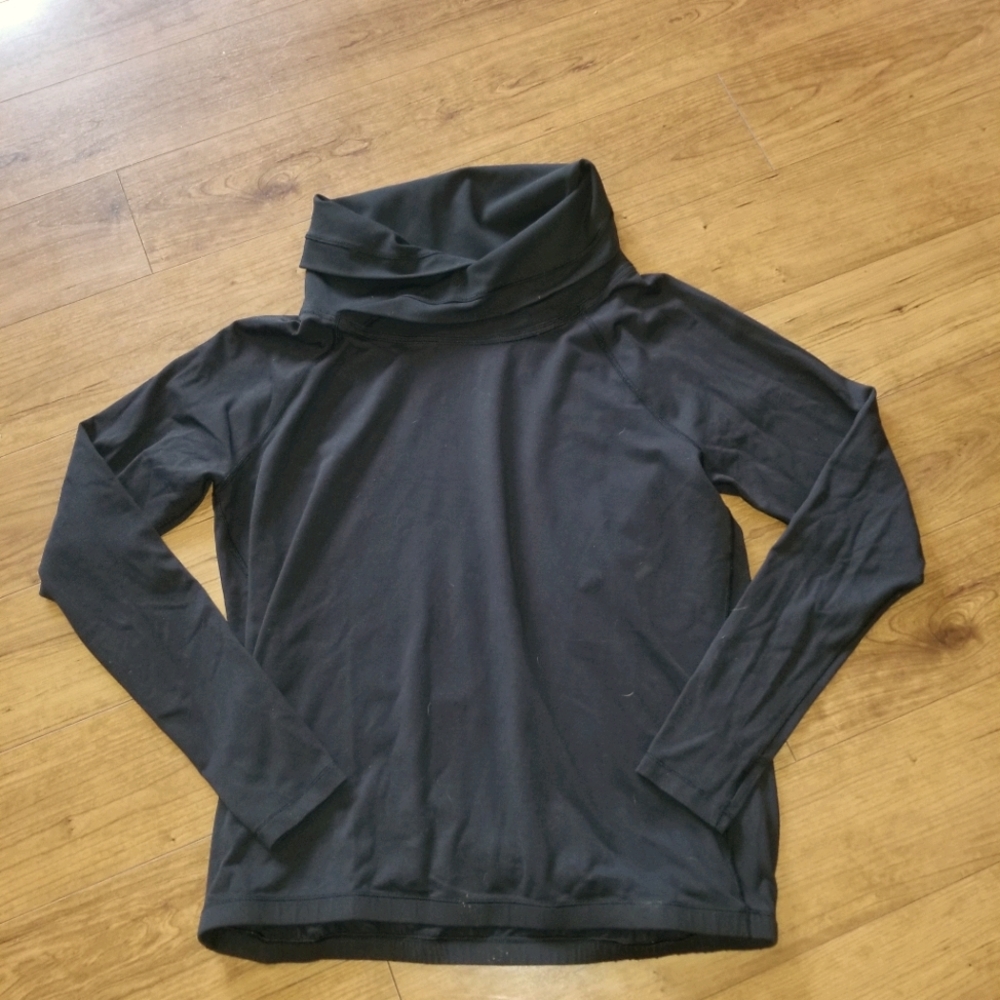 Lululemon athletica longsleeve mock like shirt